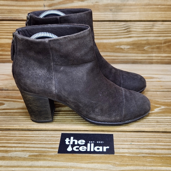 Clarks Womens 7.5 Ankle Booties Brown Suede Heeled Zip Up Boots - Picture 1 of 8
